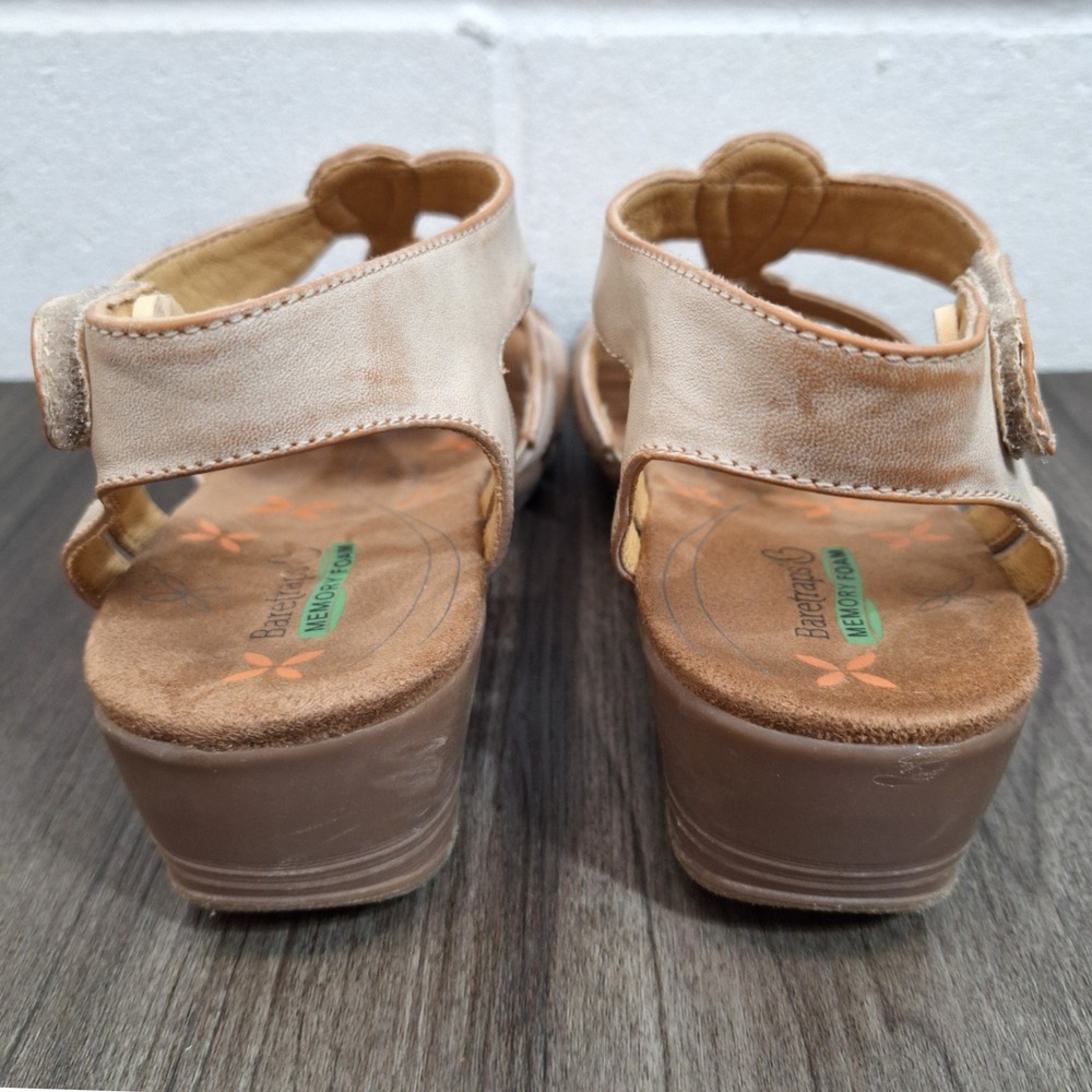 Baretraps Hermine Champagne Metallic Wedge Sandals Women's Size 9 M Memory Foam - Picture 4 of 8